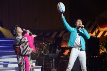 水谷千重子と松村雄基。