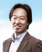 MCを務める守安功。