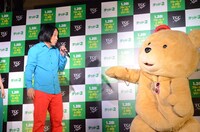 永野のネタに怒るテッド。