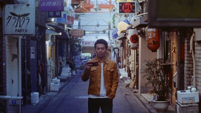 ピース綾部が出演するCM「歓楽街編」。