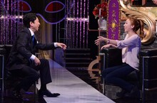 「有吉反省会」反省人のざわちん（右）とMCの有吉弘行（左）。(c)日本テレビ