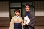 左から山口紗弥加、ココリコ田中。(c)2016「猫侍 SP」製作委員会