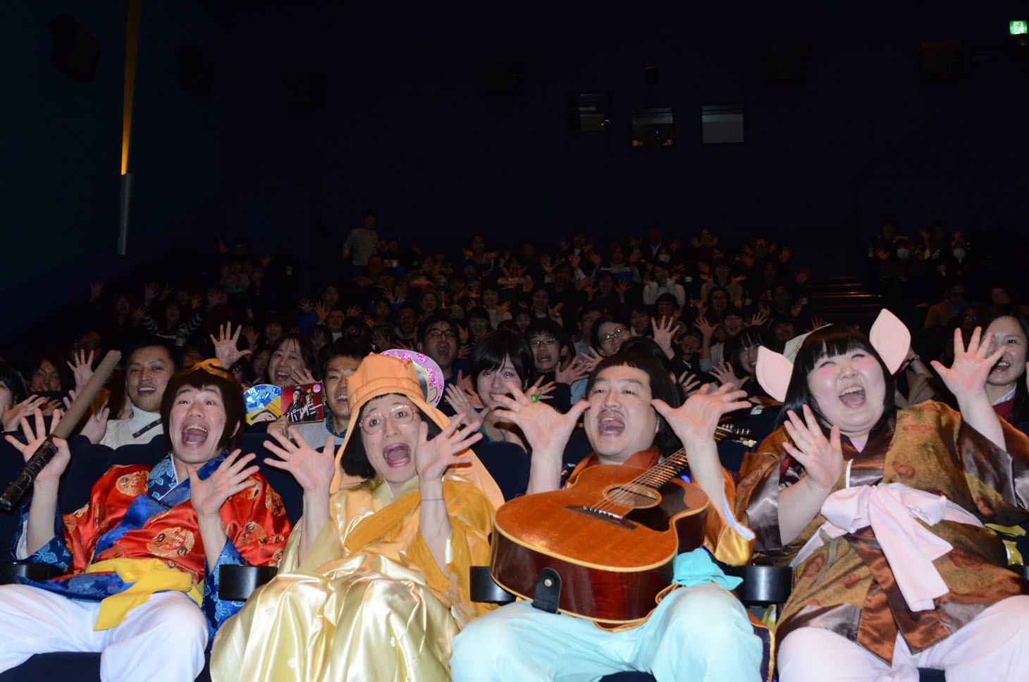 「よしもと新喜劇 映画 『西遊喜』」の舞台挨拶の様子。