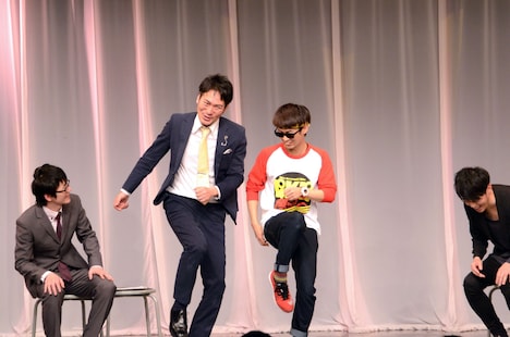 「バイクだけに！」ならぬ「マラドーナだけに！」の掛け合いを披露するスーパーマラドーナ武智とバイク川崎バイク。