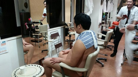 「ぶらり履いてますよ」のワンシーン。