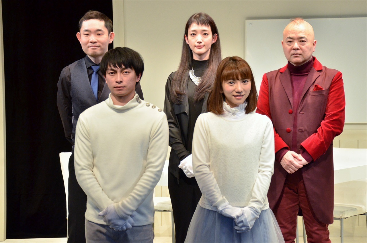 舞台「カサネ」に出演する（前列左から）遠藤雄弥、高城亜樹、（後列左から）今野浩喜、入山法子、酒井敏也。