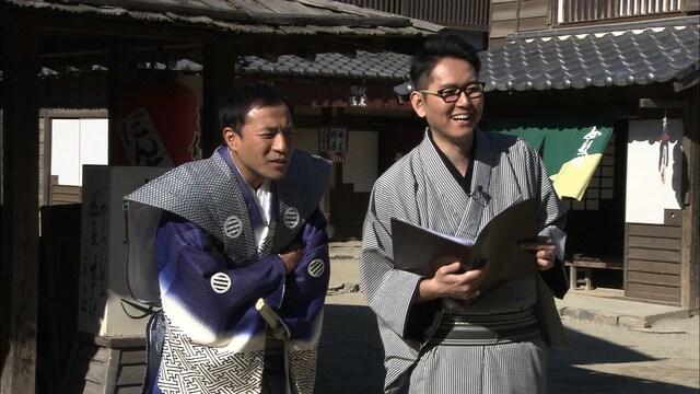 「水曜エンタ『世界が驚く職人技 ニッポン大好き外国人No.1決定戦』」でロケMCを務めるナイツ。(c)テレビ東京