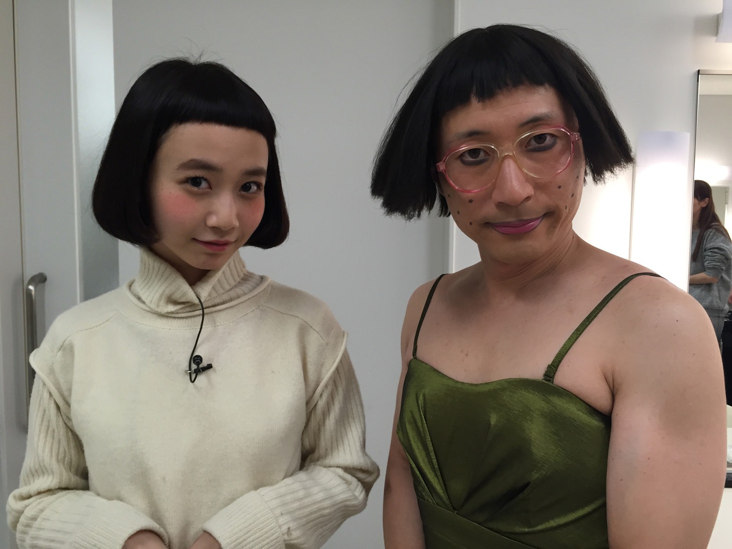 すっちーのTwitterに掲載された2ショット写真。(c)MBS