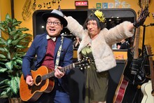 「MBS SONG TOWN」に出演する松浦真也、すっちー（左から）。(c)MBS