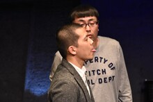 天竺鼠・川原の高速ベロをチェックするイジリー岡田。