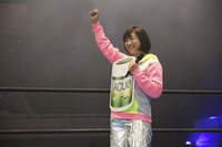 スーパー・ササダンゴ・マシンとのプレゼン対決に勝利した南海キャンディーズしずちゃん。