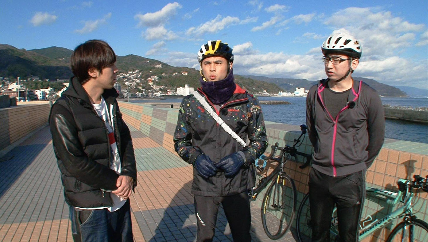 左から、ロッチ・コカド、小島よしお、羽田圭介。(c)テレビ東京