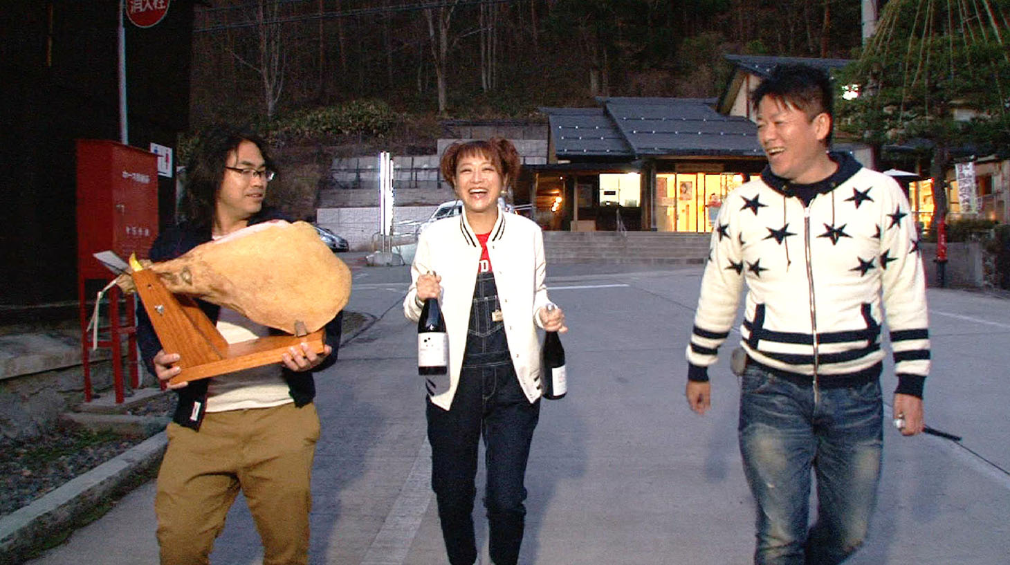 左から、ロッチ中岡、鈴木奈々、堀江貴文。(c)テレビ東京