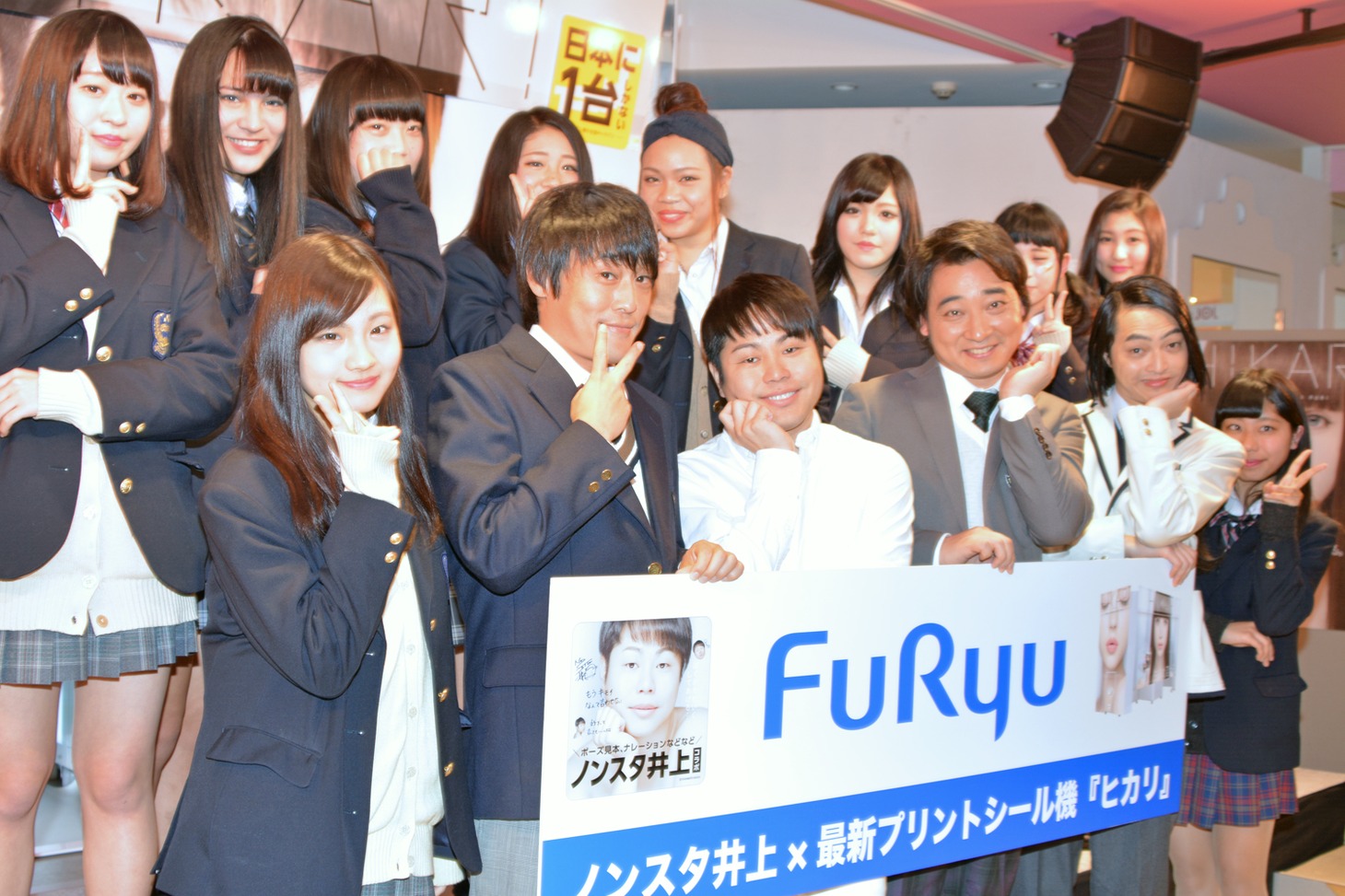 会見の様子。