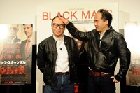 ネタを披露するトレンディエンジェル。