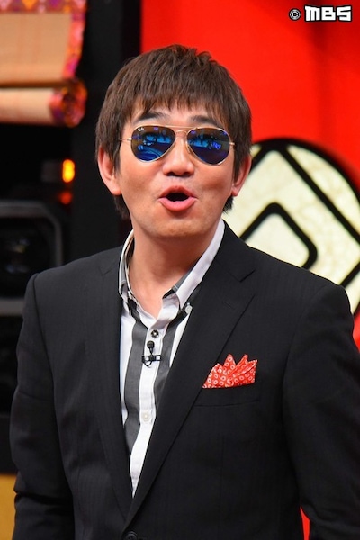 平尾勇気のサングラスをかけるメッセンジャー黒田。