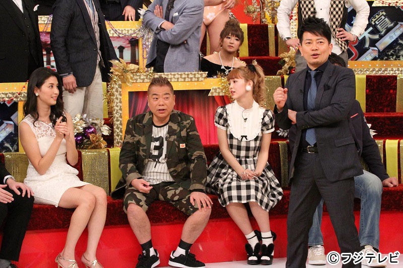 「土曜プレミアム・有名人ギャップ大賞」に出演するMCの雨上がり決死隊・宮迫（手前右）ら。