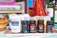 「ヤバイ☆無限大少女」に登場した小道具。(c)「ウレロ☆無限大少女」製作委員会