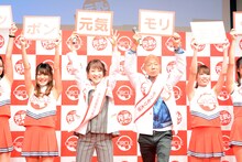 大使としての初仕事をこなす鈴木奈々とバイきんぐ小峠。