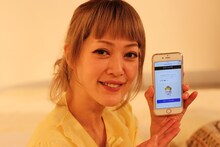 ゲーム「データなべ」を体験する松嶋尚美。(c)NHK