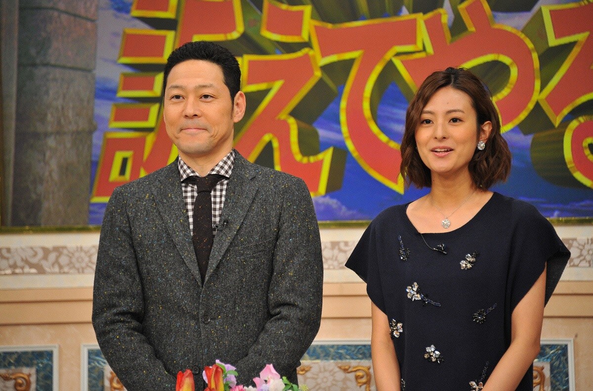 左から東野幸治、徳島えりか。(c)日本テレビ