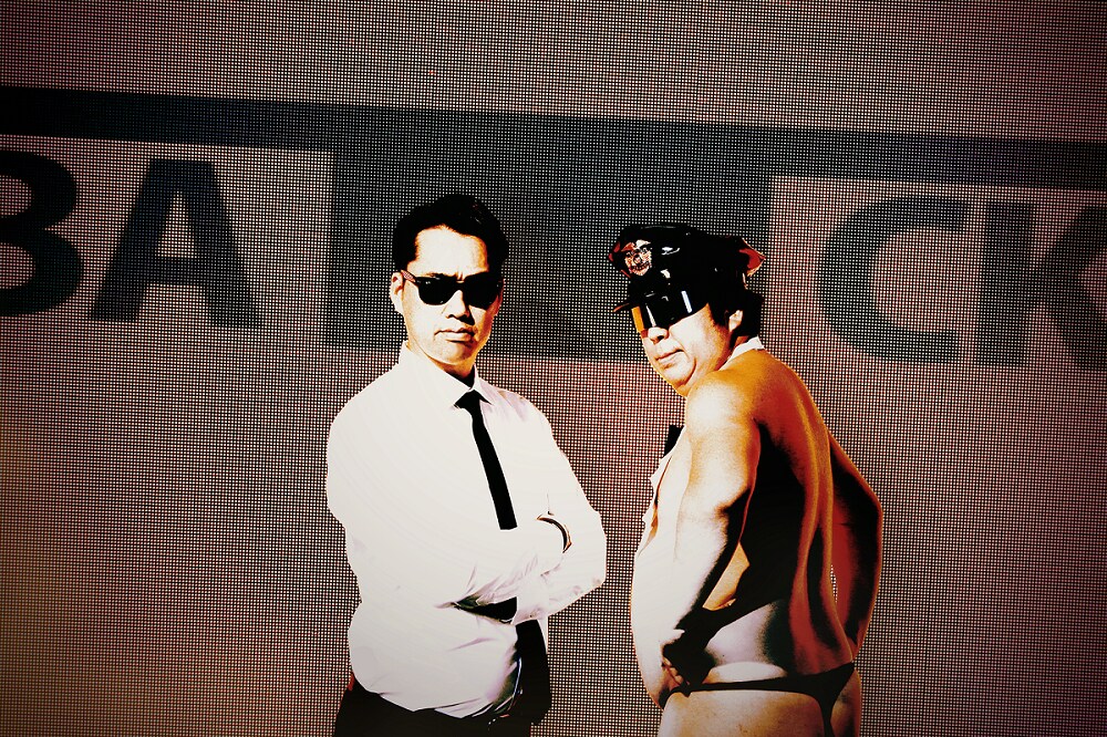 バナナマン扮する音楽ユニット・T-STYLEが「T-BACK」でデビュー