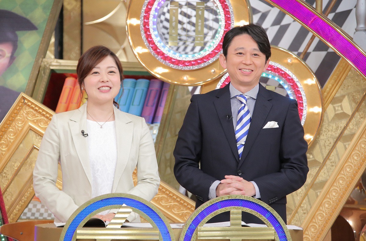 左から水卜麻美（日本テレビアナウンサー）、有吉弘行。(c)日本テレビ