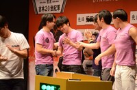 大将のオードリー若林と握手を交わすケイダッシュ軍の面々。