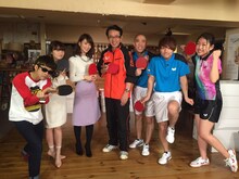 「開幕直前！世界卓球応援するぞ芸人大集合SP」に出演する（左から）バイク川崎バイク、梅田彩佳、秋元玲奈（テレビ東京アナウンサー）、福澤朗、コロコロチキチキペッパーズ、横澤夏子。