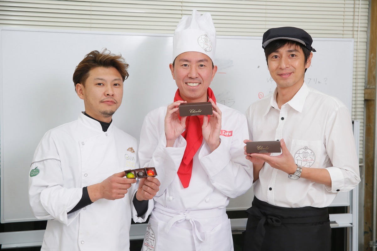 左から田中二朗氏、チュートリアル。