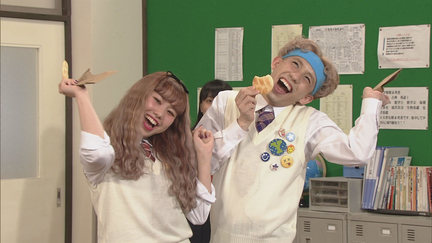 左から、ぺこ、りゅうちぇる。(c)NHK