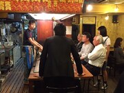 アンガールズ山根（左）。(c)RCC