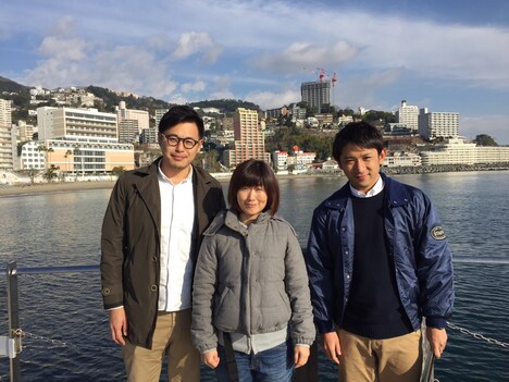 アルコ＆ピース（両端）。(c)RCC