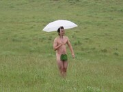 どん底時代に身体を張って番組収録に臨んでいた有吉弘行。(c)RCC