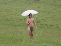 どん底時代に身体を張って番組収録に臨んでいた有吉弘行。(c)RCC