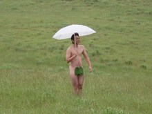 どん底時代に身体を張って番組収録に臨んでいた有吉弘行。(c)RCC