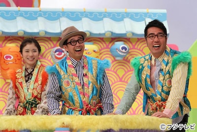 「ツギクルもん」MCのおぎやはぎ、松岡茉優（左）。