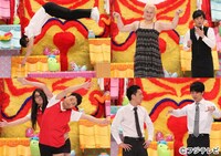 「ツギクルもん」でネタを披露する芸人たち。