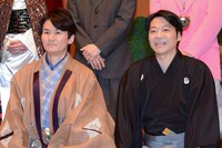左から南原清隆、野村万蔵。