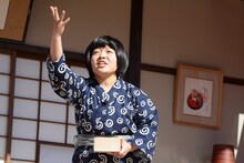 バカボン役のおかずクラブ・オカリナ。