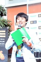 司会を務めた佐久間一行。