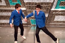 漫才を披露する銀シャリ。