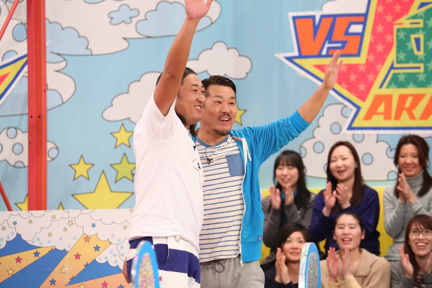 （左から）ロバート秋山、FUJIWARA藤本。(c)フジテレビ