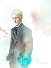 チャド・マレーン演じるクラレンス。