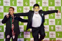 シルク・ドゥ・ソレイユ「ダイハツ トーテム」のスペシャルサポーターを務めるサンドウィッチマン。