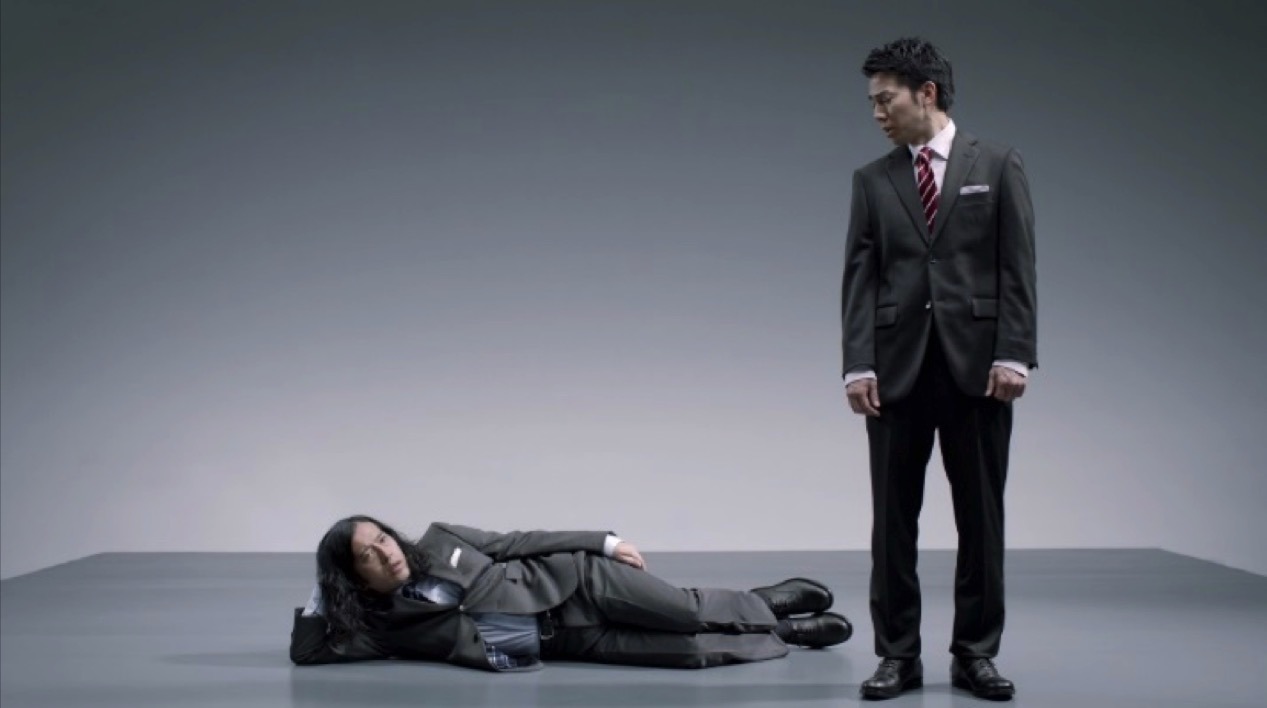 CMに出演するピース。