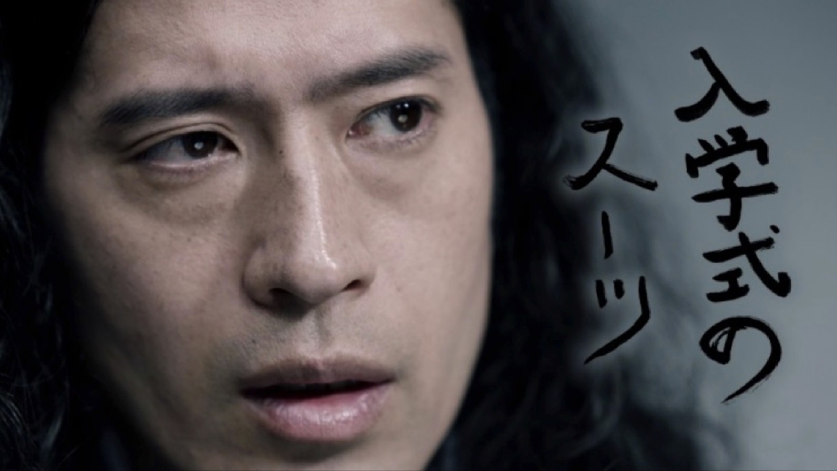 CMに出演するピース又吉。