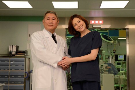 （左から）ビートたけし、米倉涼子。(c)テレビ朝日