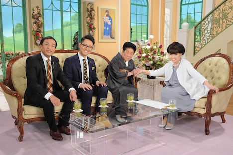 （左から）ナイツ、内海桂子、黒柳徹子。(c)テレビ朝日