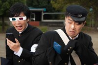 「MAX THE MOVIE」に出演する鬼ヶ島おおかわら（左）。